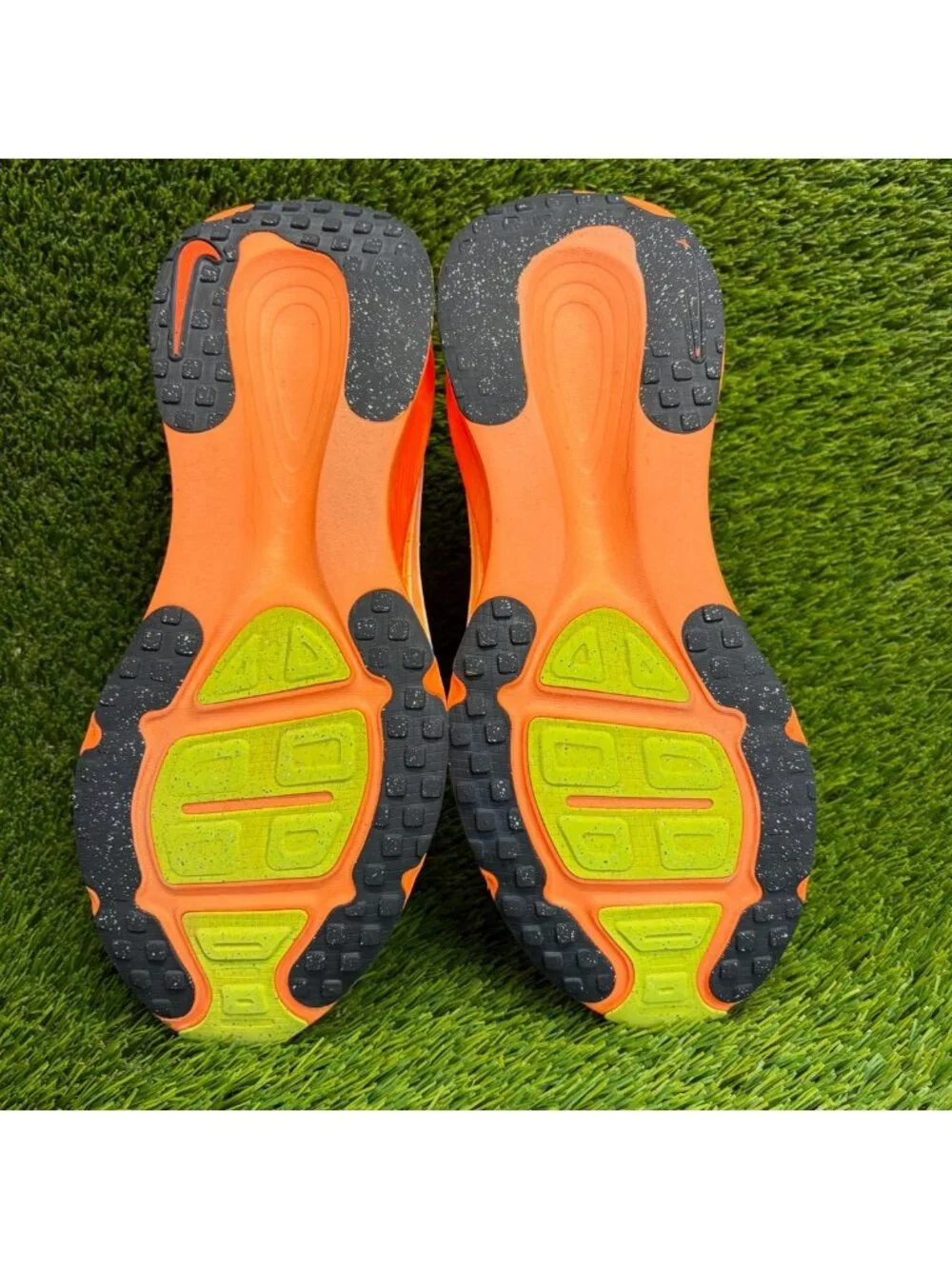 Nike Vomero 18 Mens Size 11.5 Orange Black Volt Athletic Running Shoes Sneakers